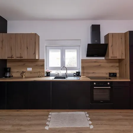 Charming In Peaceful Area Apartman Zadar
