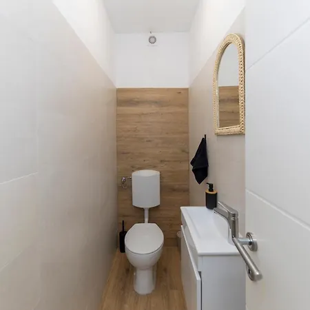 Charming In Peaceful Area Apartman *