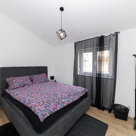 Charming In Peaceful Area Apartman *