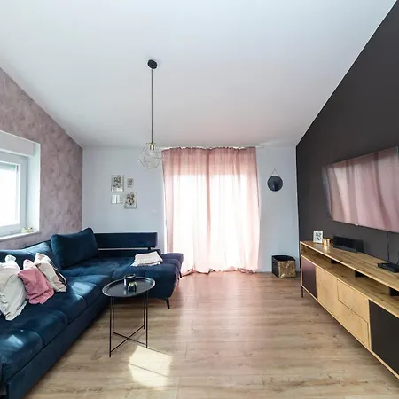 Apartman Charming In Peaceful Area